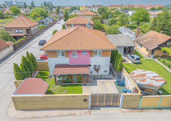 Na predaj 3 izbový byt v s malým pozemkom v dvojdome v Dunajskej Strede